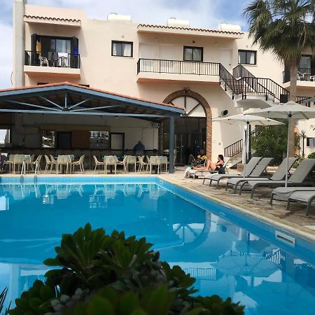 New York Plaza Hotel Apartments Paphos Exterior photo