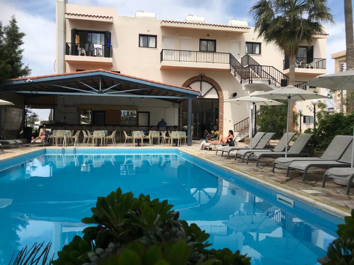 New York Plaza Hotel Apartments Paphos Exterior photo