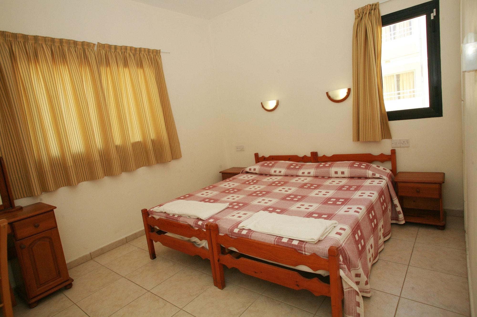 New York Plaza Hotel Apartments Paphos Exterior photo