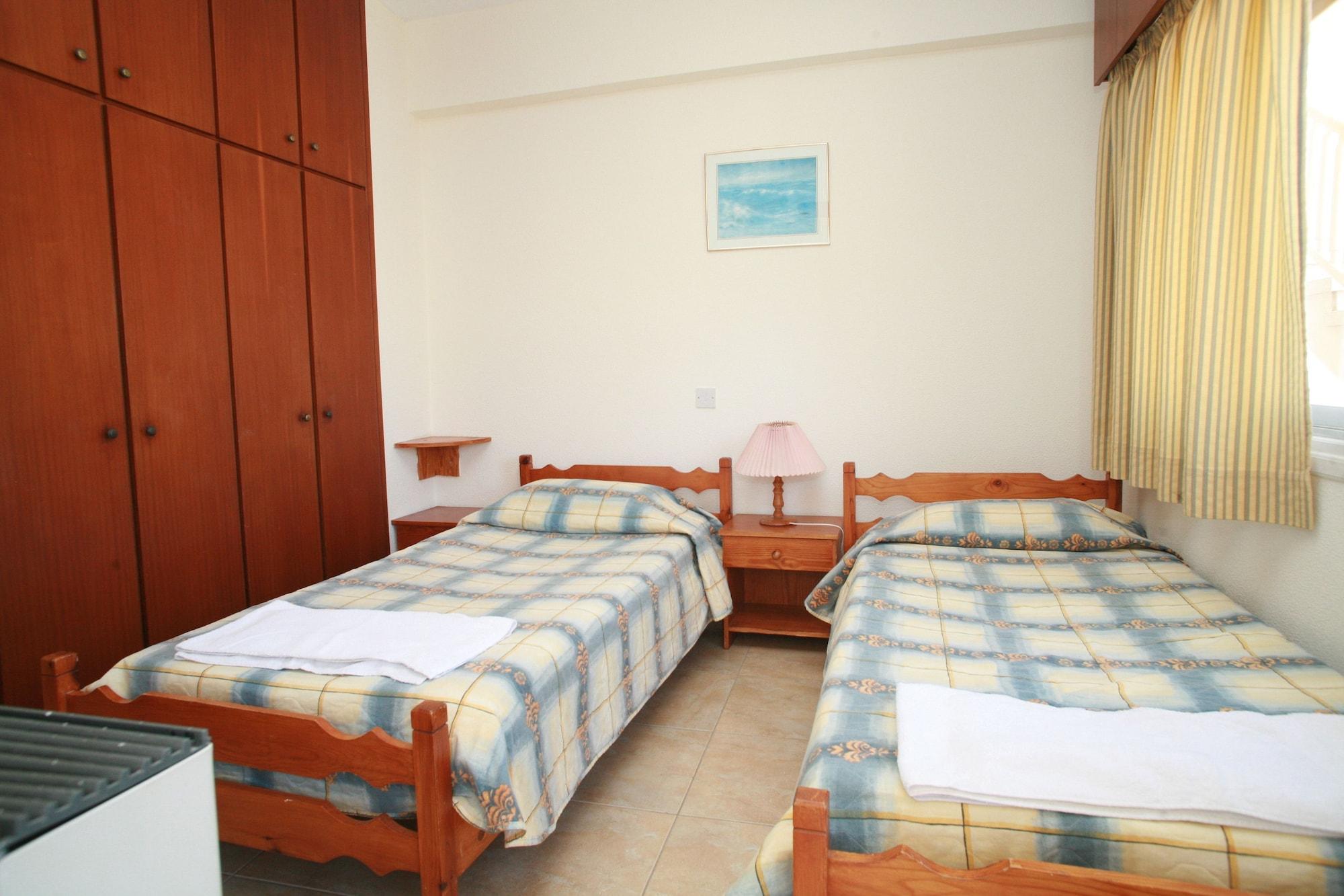 New York Plaza Hotel Apartments Paphos Exterior photo