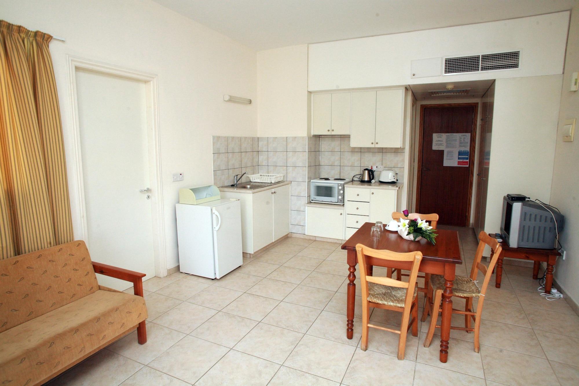 New York Plaza Hotel Apartments Paphos Exterior photo