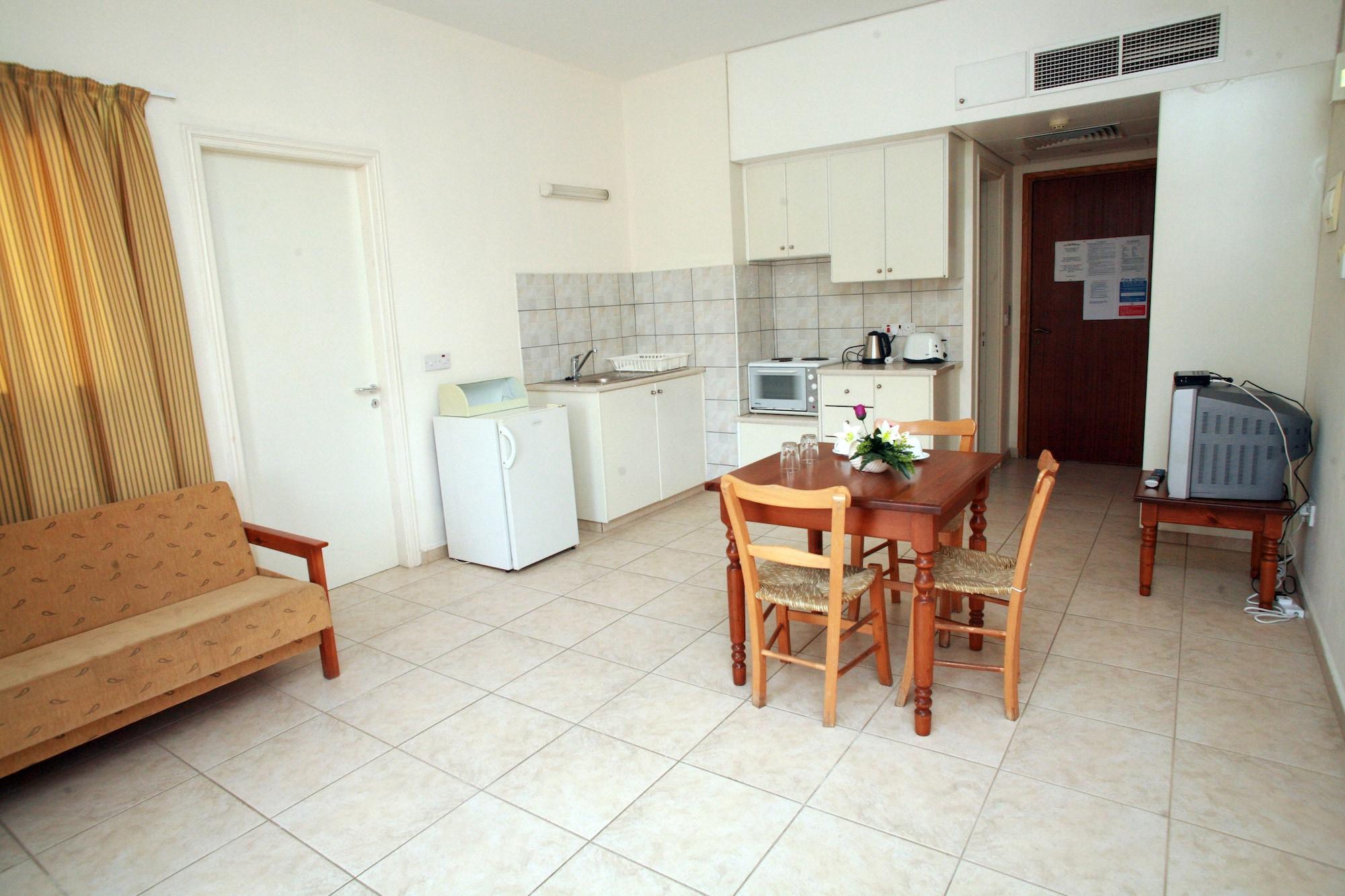 New York Plaza Hotel Apartments Paphos Exterior photo