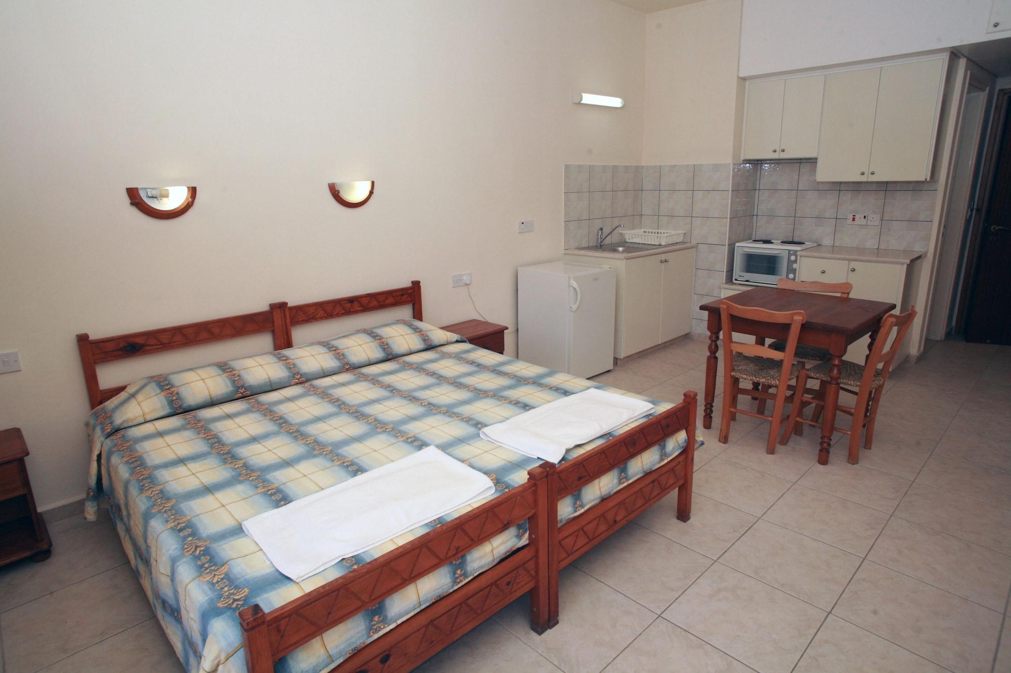 New York Plaza Hotel Apartments Paphos Exterior photo