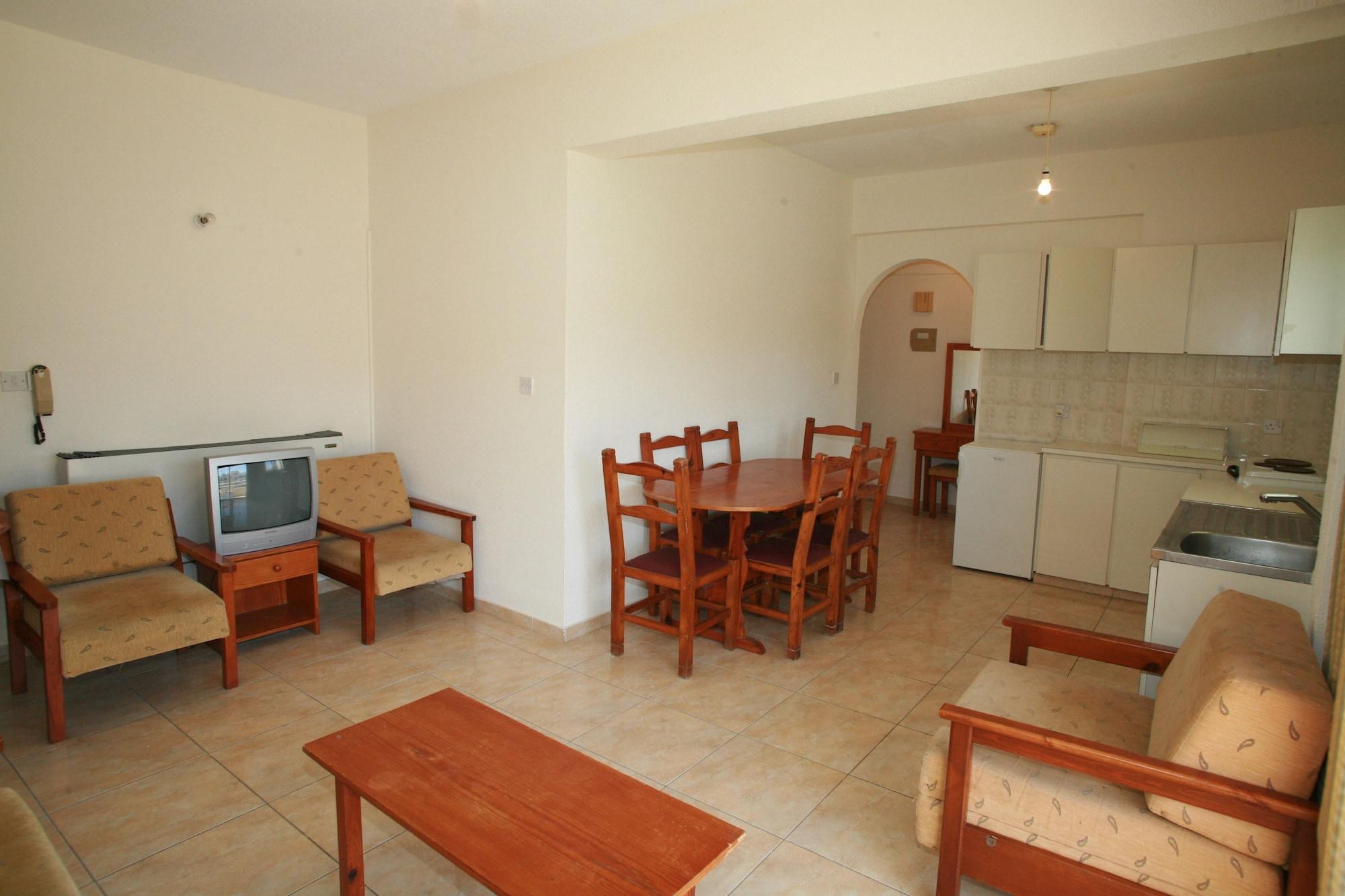 New York Plaza Hotel Apartments Paphos Exterior photo
