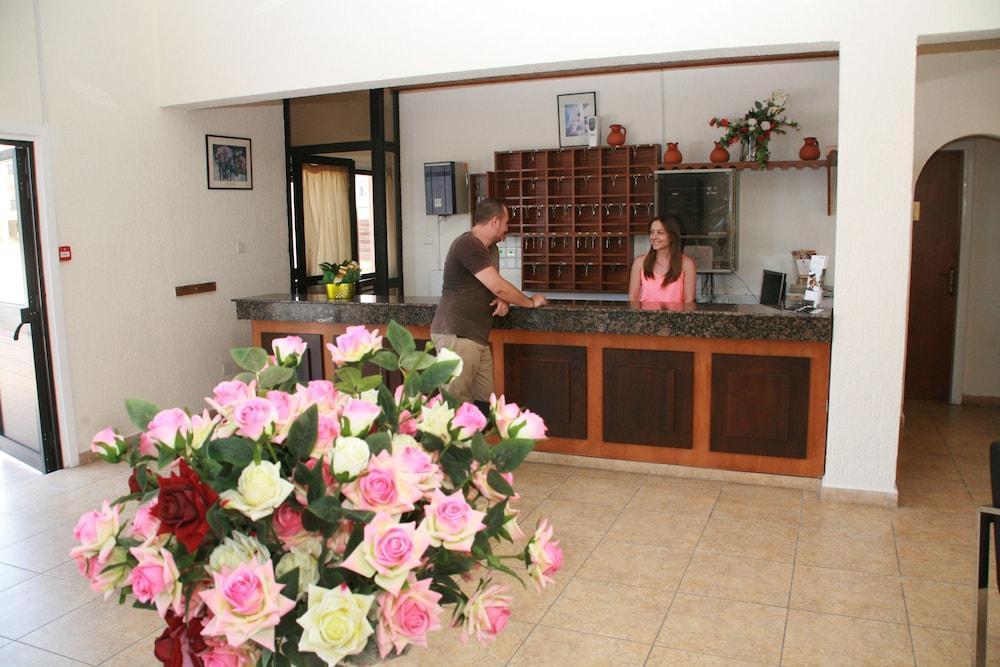 New York Plaza Hotel Apartments Paphos Exterior photo
