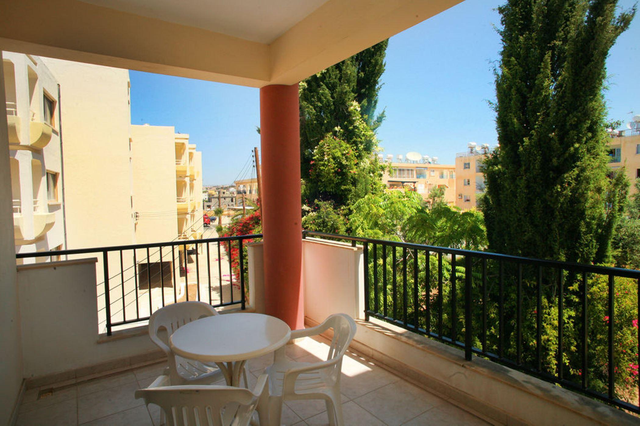 New York Plaza Hotel Apartments Paphos Exterior photo