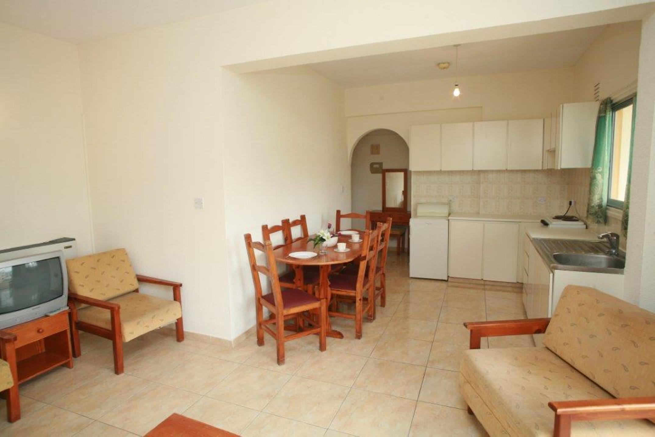 New York Plaza Hotel Apartments Paphos Exterior photo