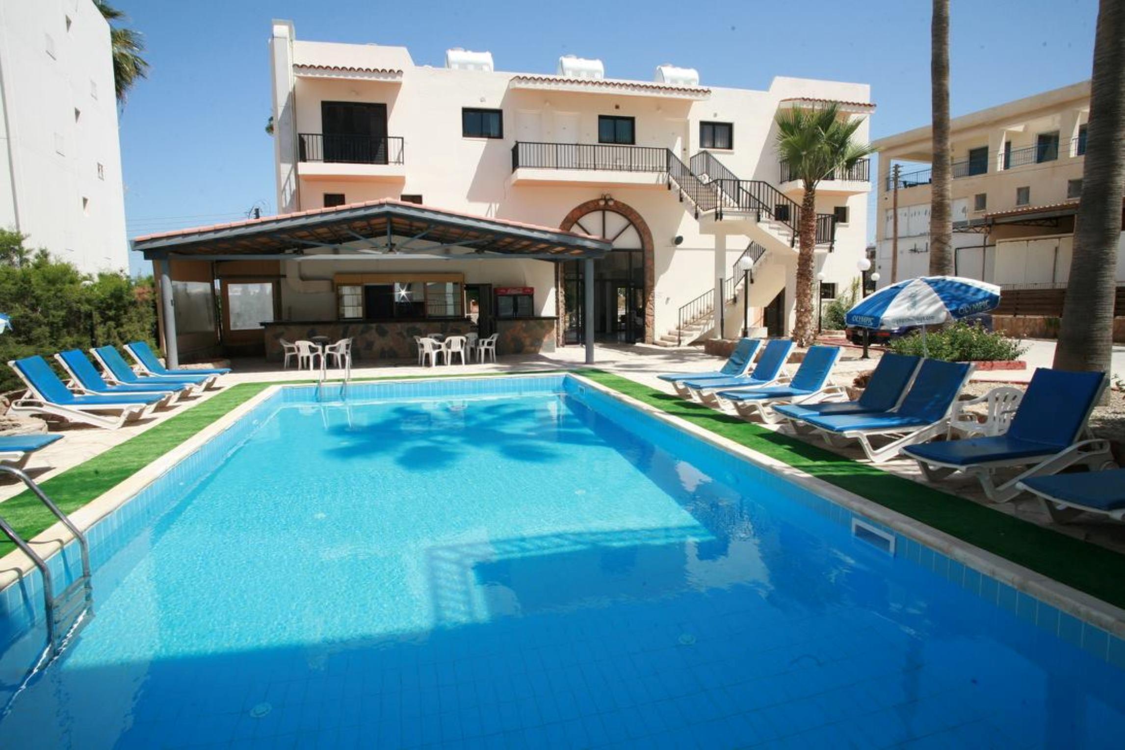New York Plaza Hotel Apartments Paphos Exterior photo