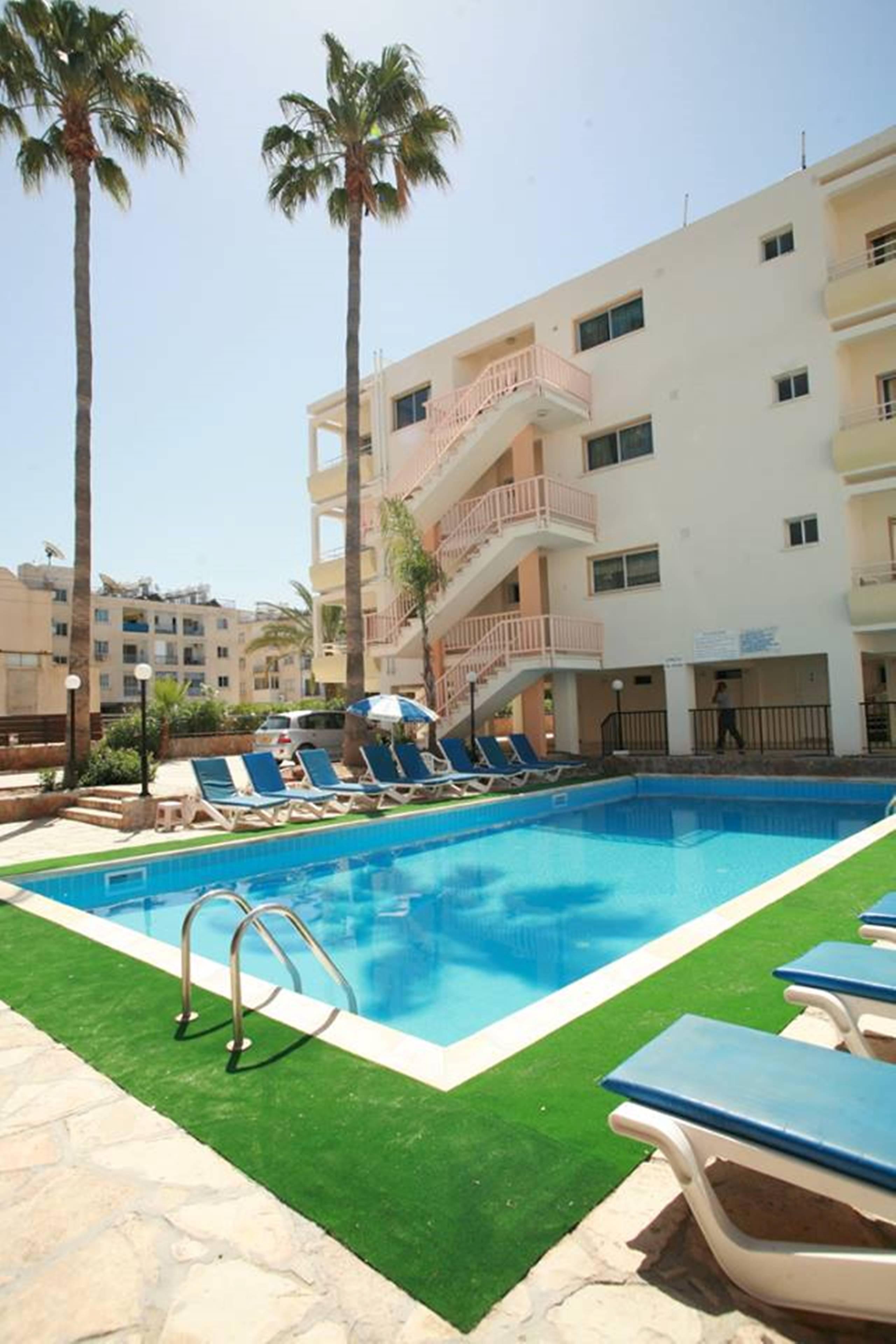 New York Plaza Hotel Apartments Paphos Exterior photo