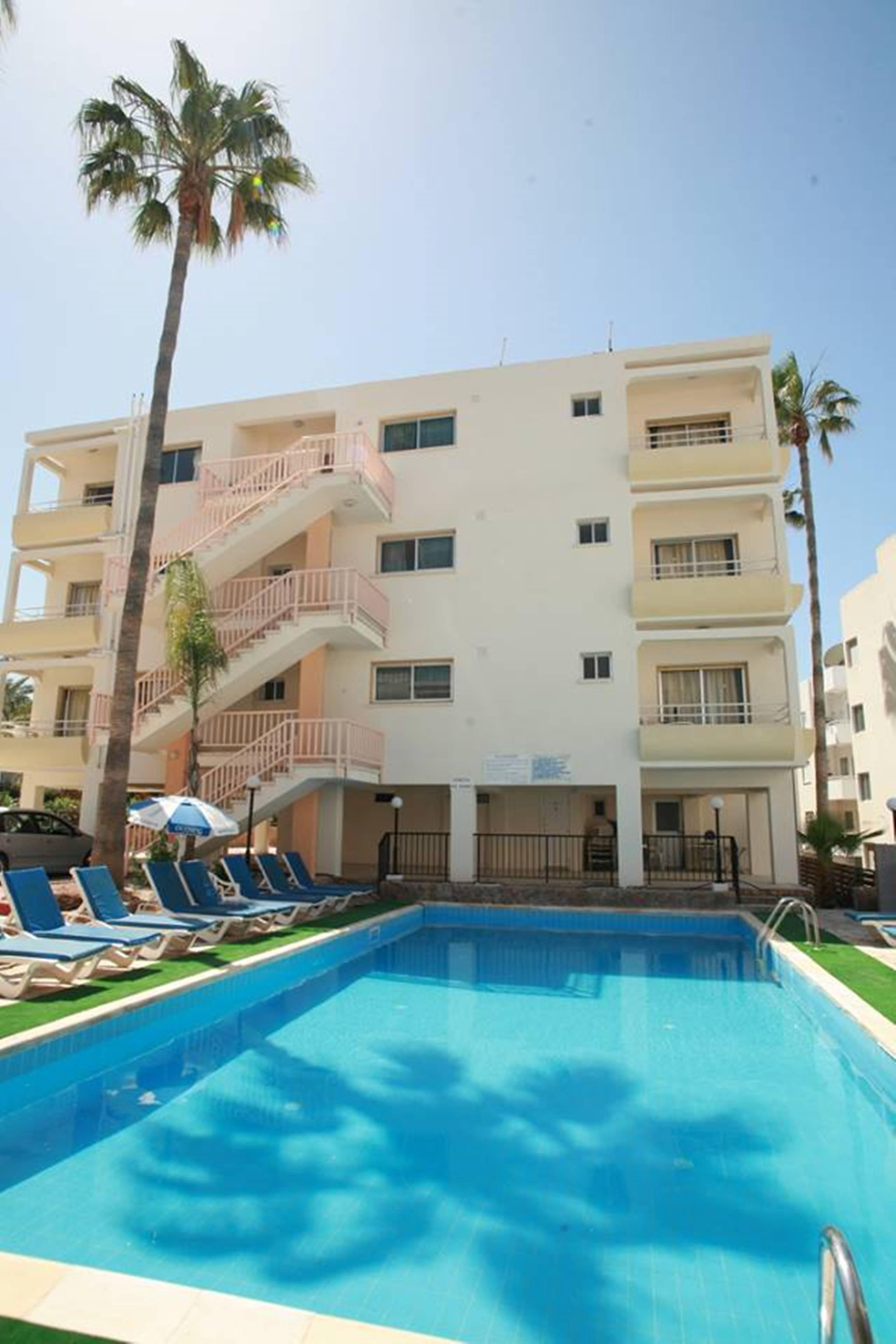 New York Plaza Hotel Apartments Paphos Exterior photo