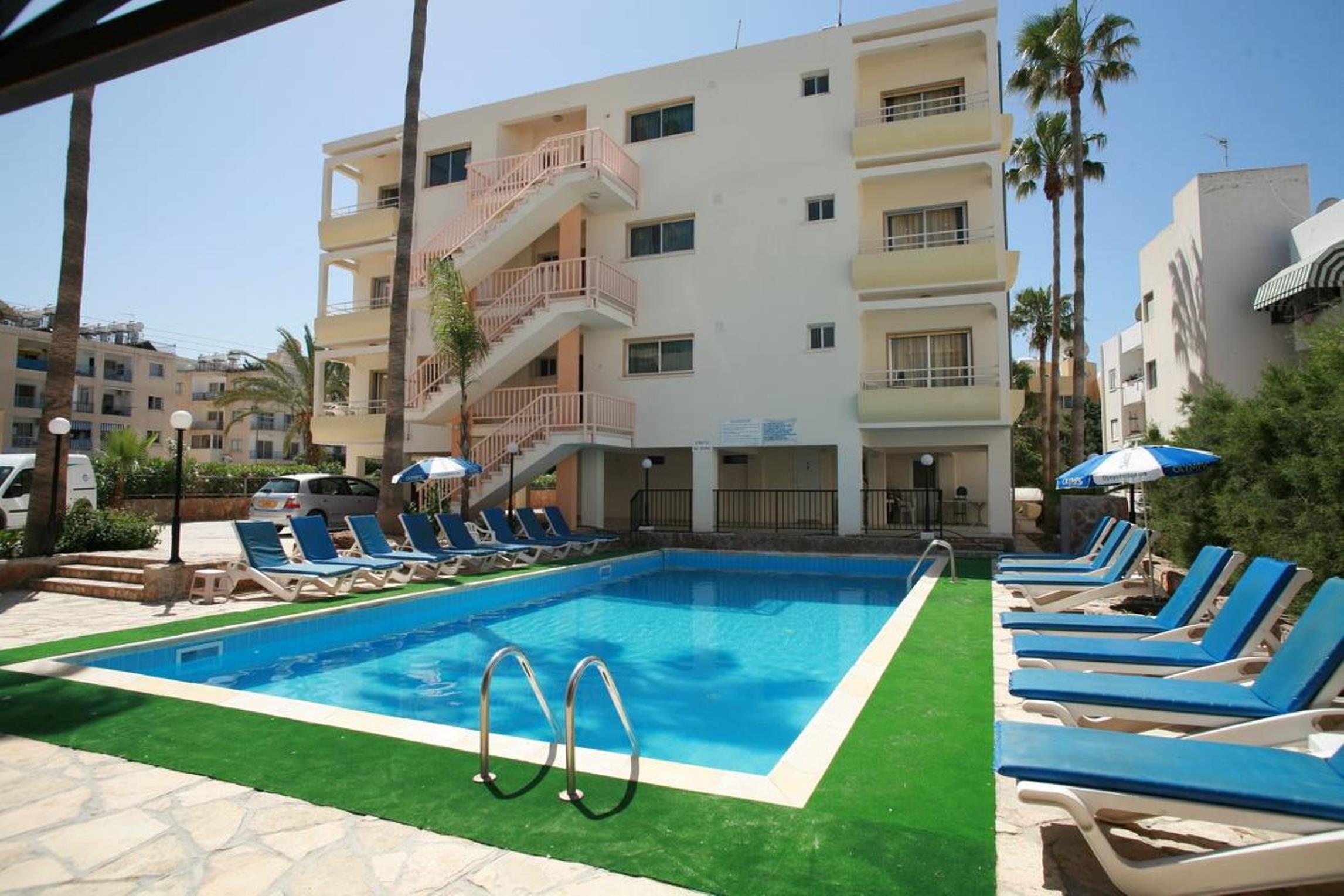 New York Plaza Hotel Apartments Paphos Exterior photo