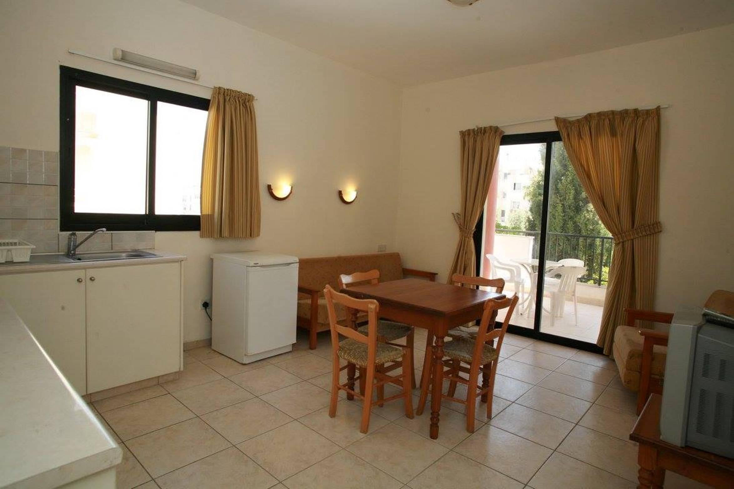 New York Plaza Hotel Apartments Paphos Exterior photo