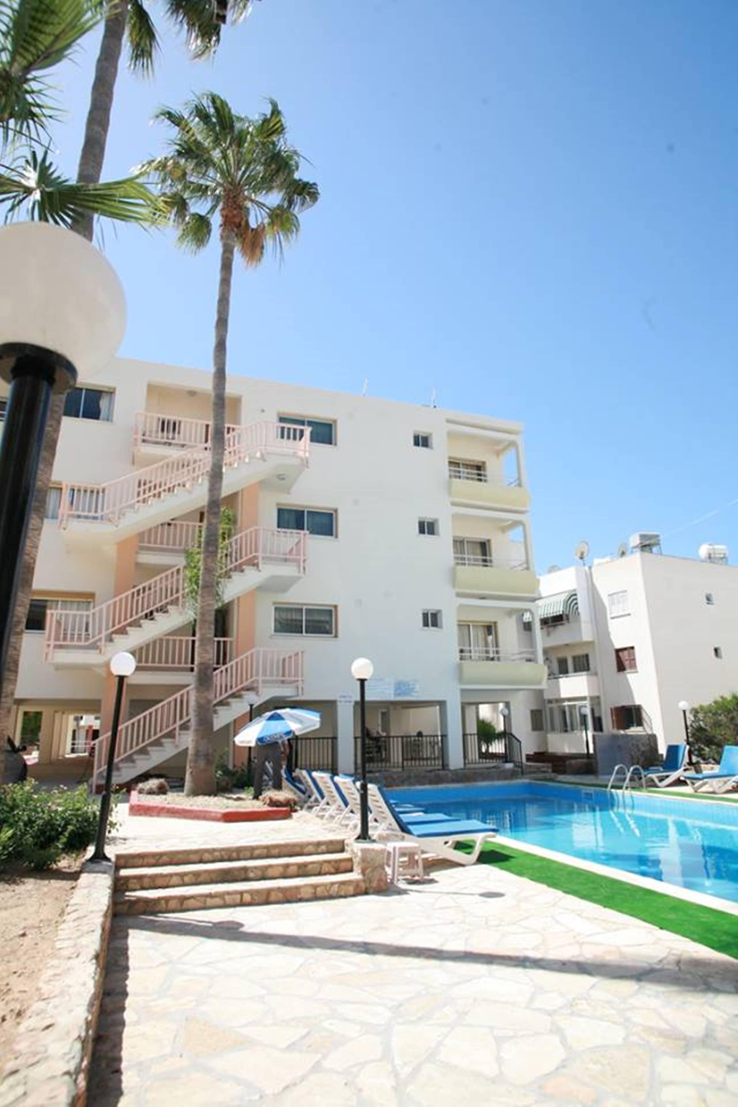 New York Plaza Hotel Apartments Paphos Exterior photo
