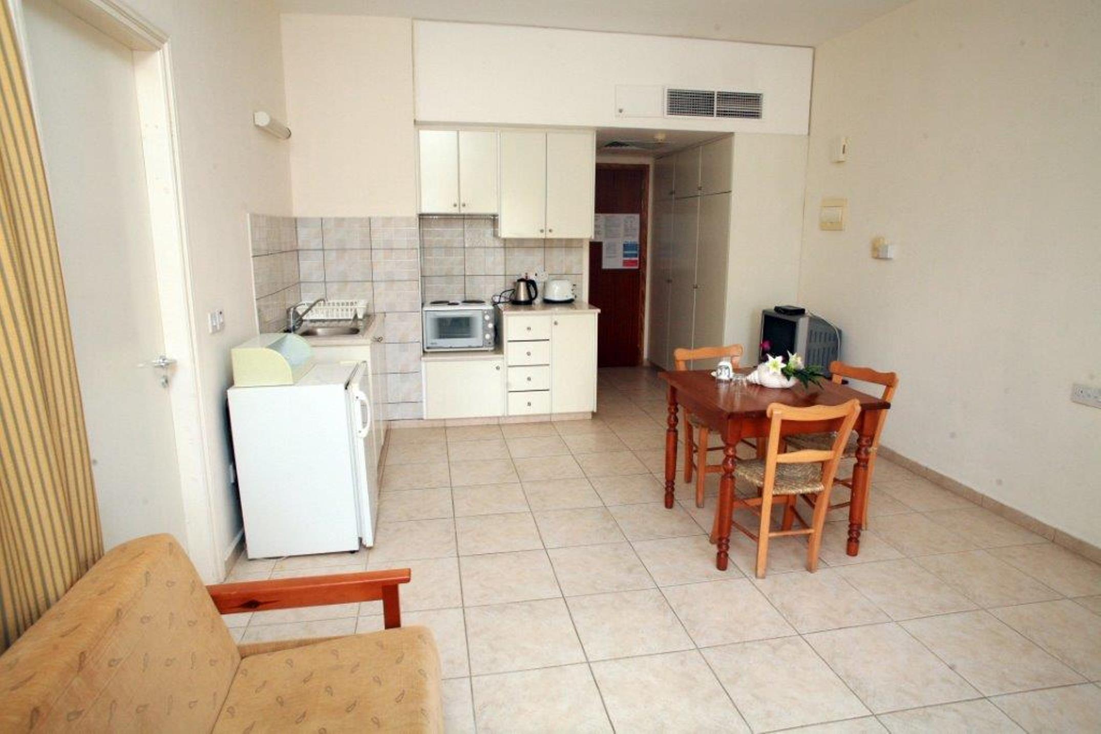 New York Plaza Hotel Apartments Paphos Exterior photo