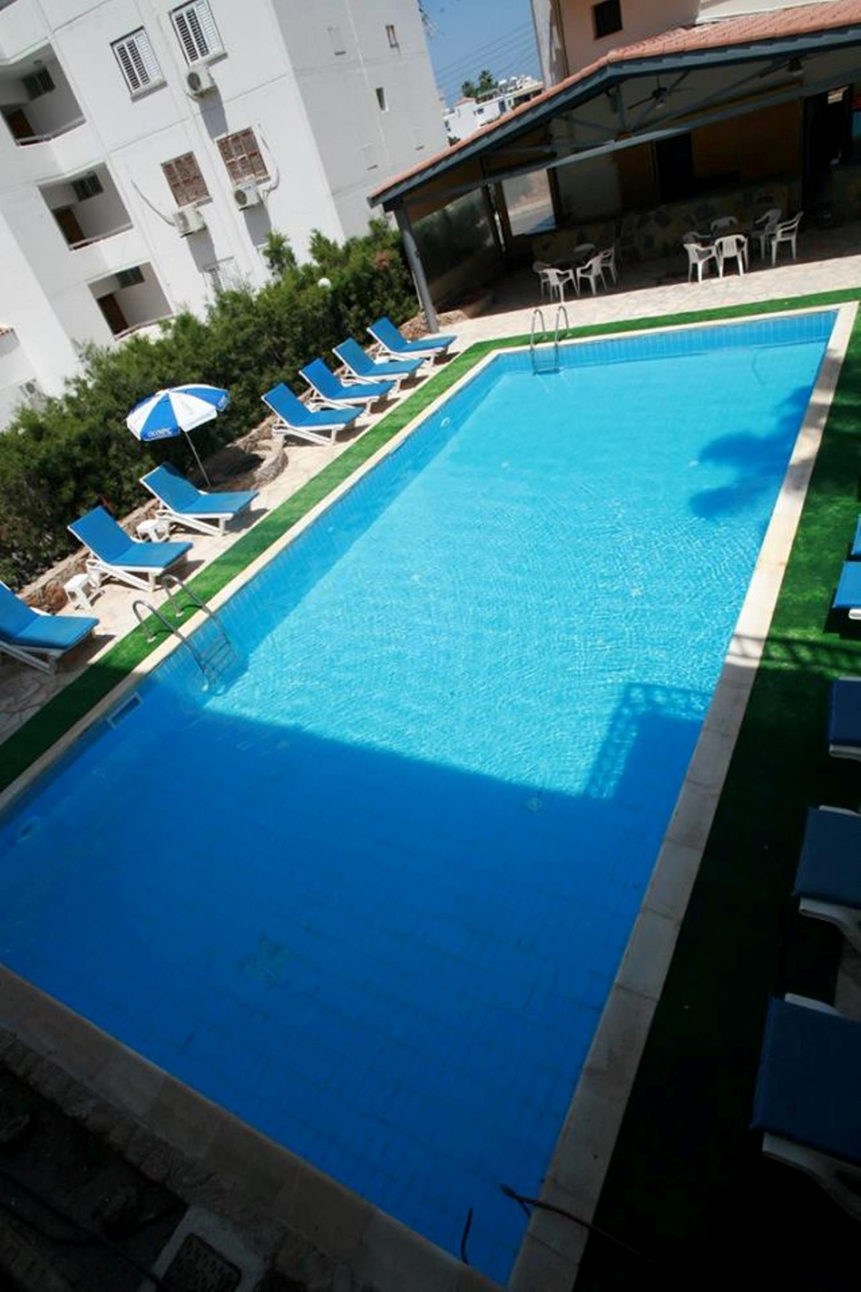 New York Plaza Hotel Apartments Paphos Exterior photo