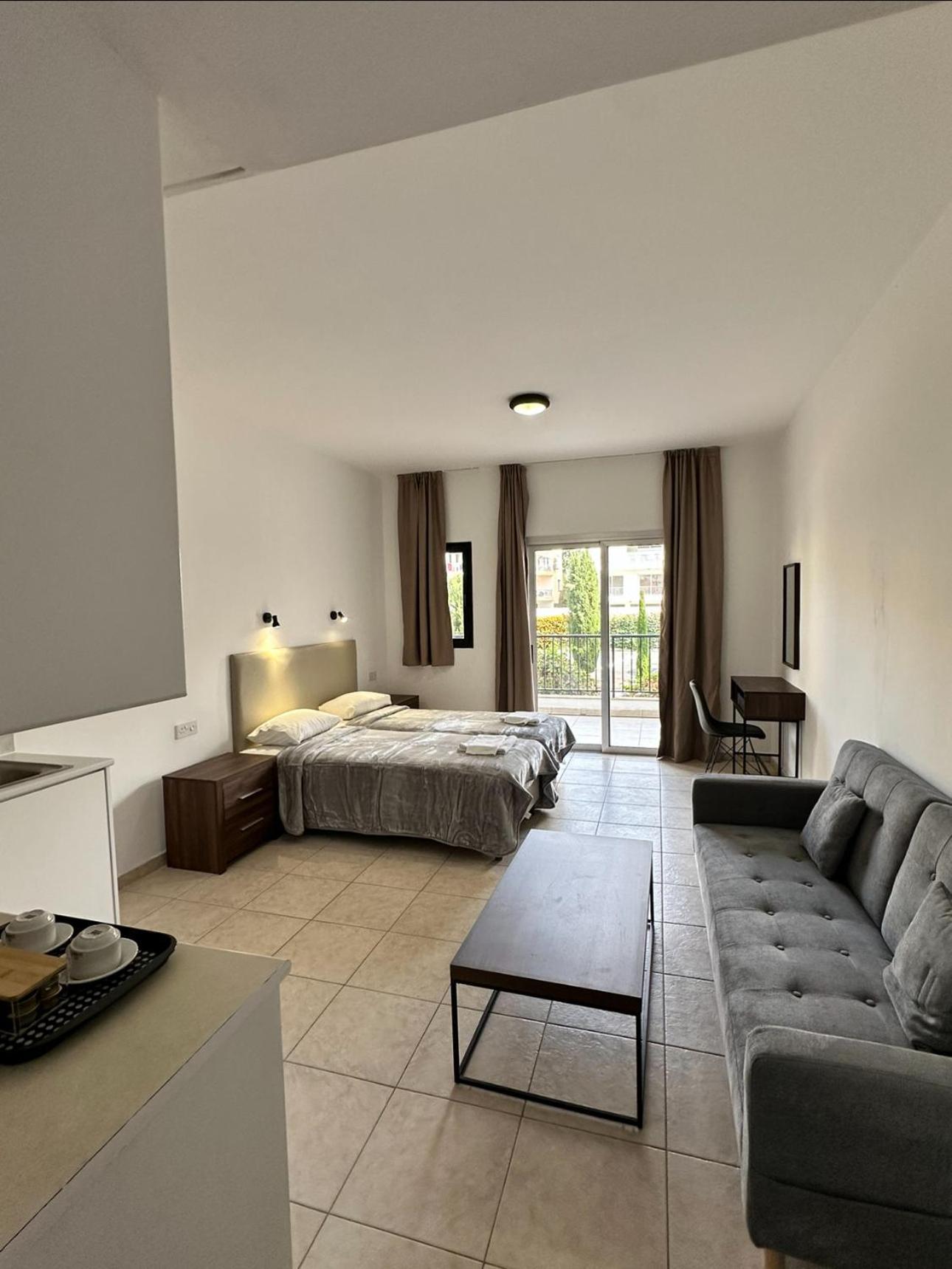 New York Plaza Hotel Apartments Paphos Exterior photo