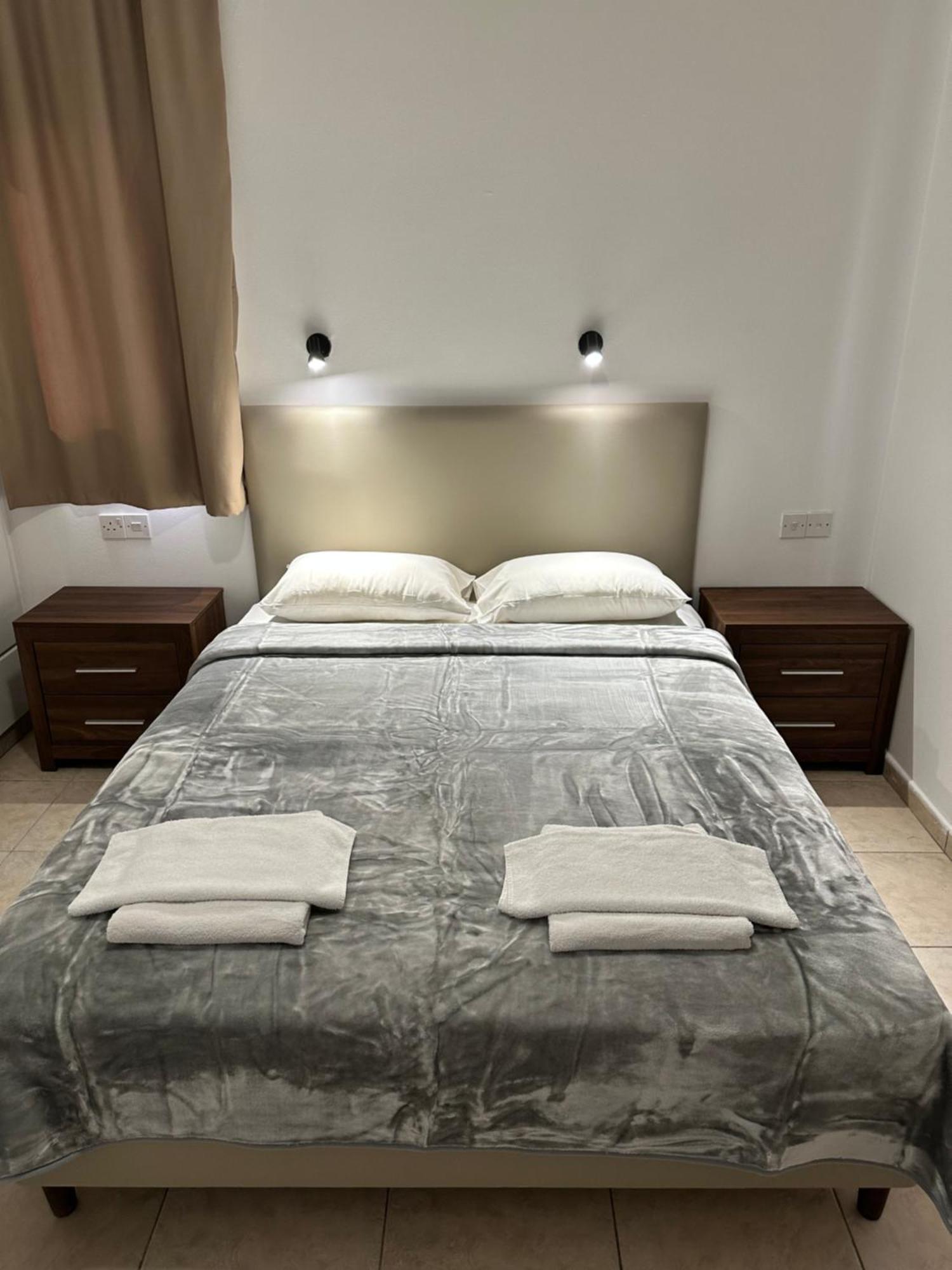 New York Plaza Hotel Apartments Paphos Exterior photo