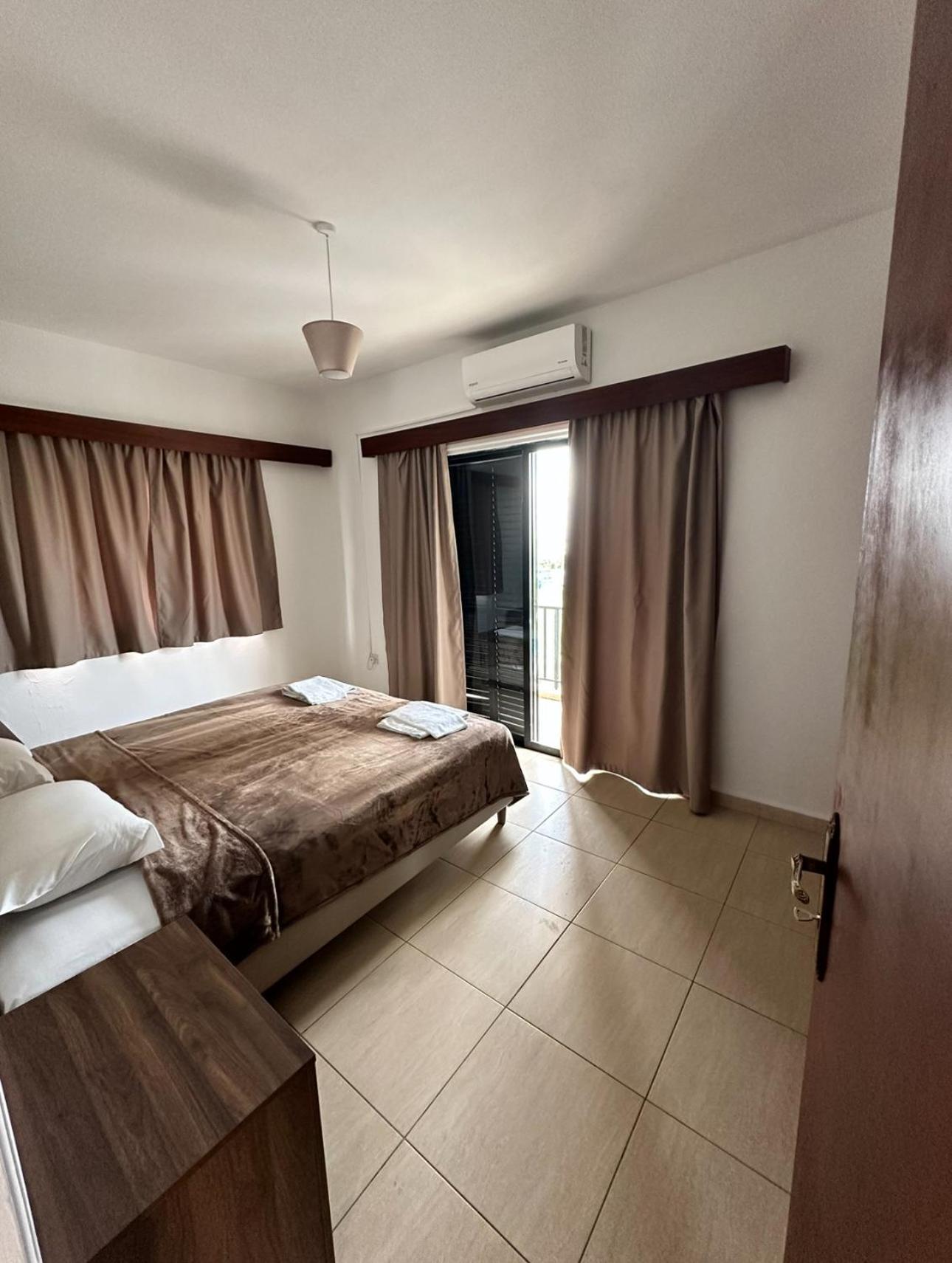 New York Plaza Hotel Apartments Paphos Exterior photo