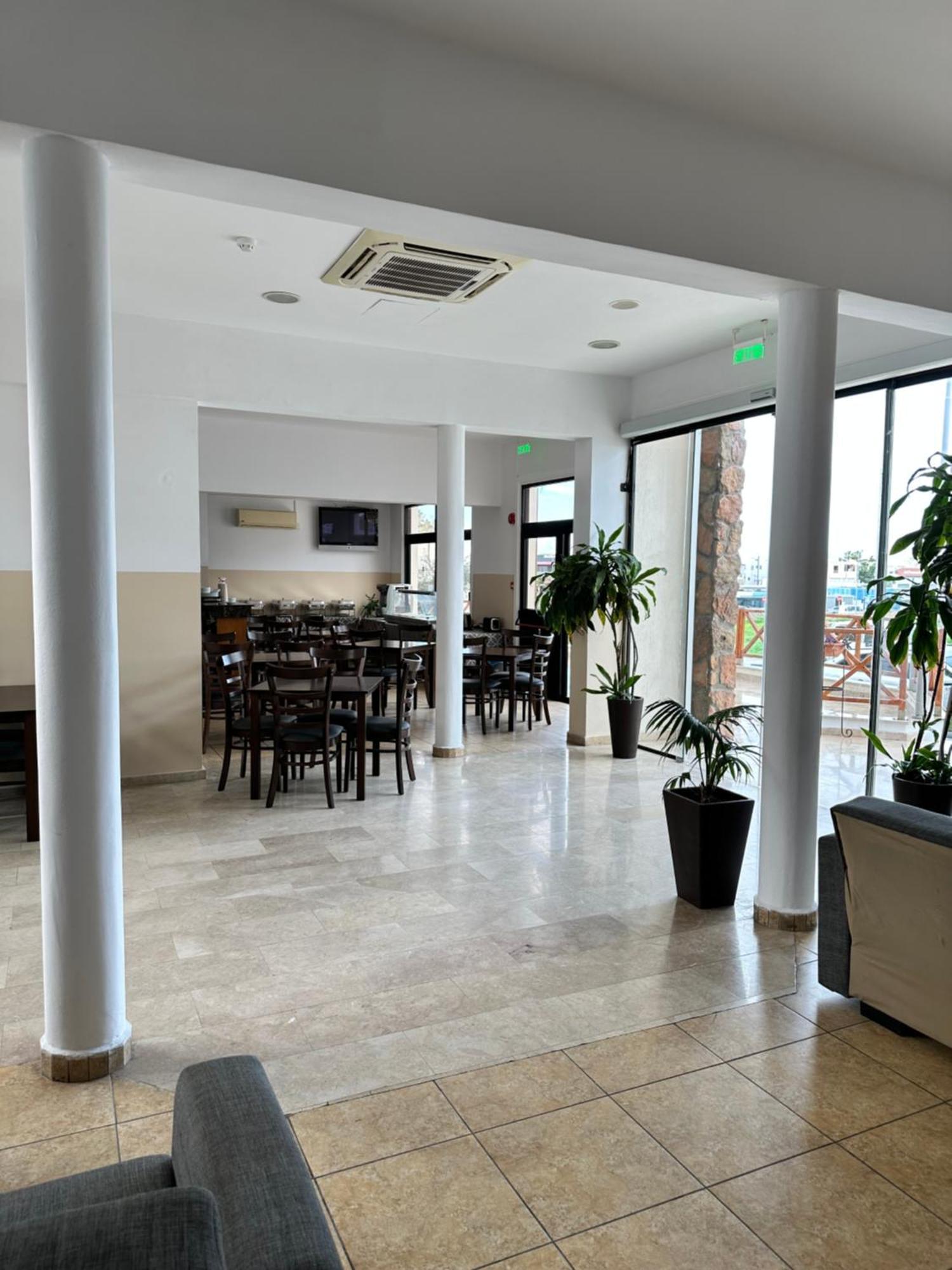 New York Plaza Hotel Apartments Paphos Exterior photo