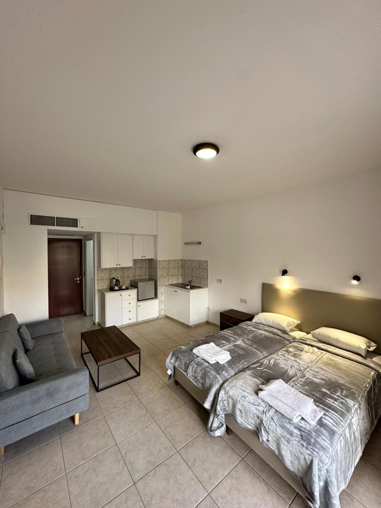 New York Plaza Hotel Apartments Paphos Exterior photo