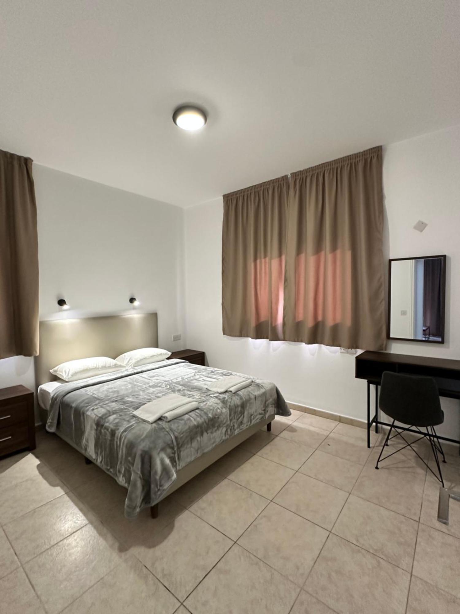 New York Plaza Hotel Apartments Paphos Exterior photo