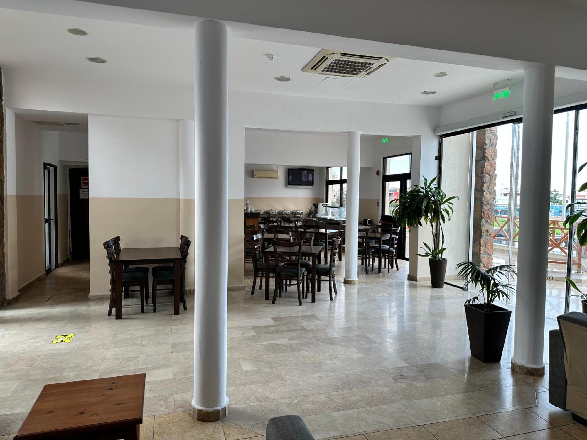 New York Plaza Hotel Apartments Paphos Exterior photo