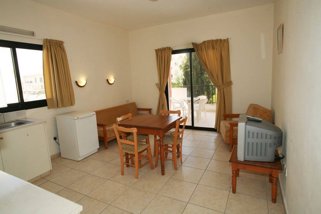 New York Plaza Hotel Apartments Paphos Exterior photo