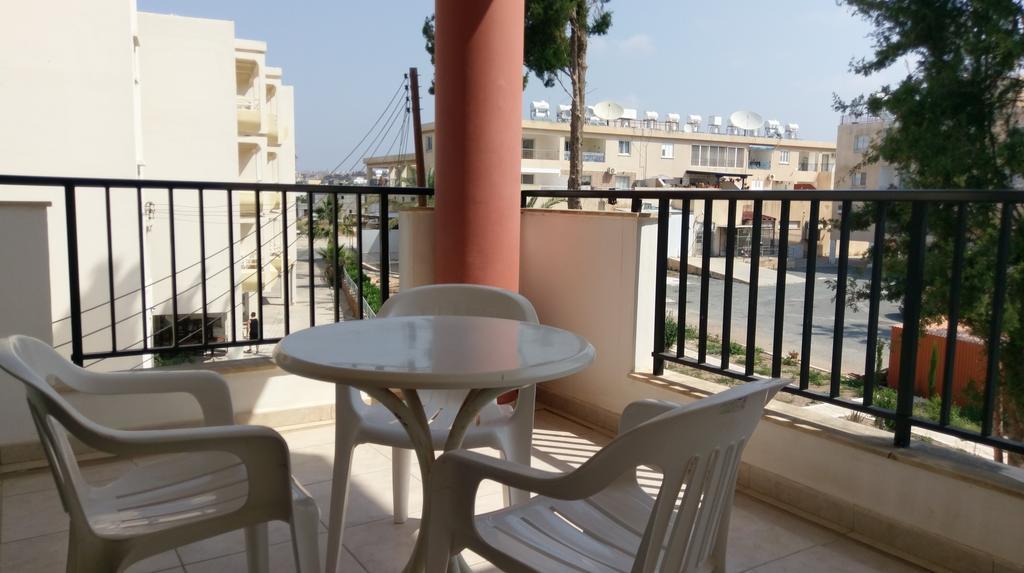 New York Plaza Hotel Apartments Paphos Exterior photo