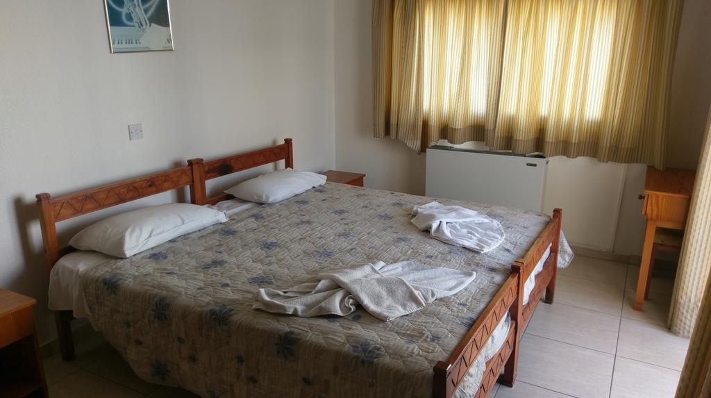New York Plaza Hotel Apartments Paphos Exterior photo
